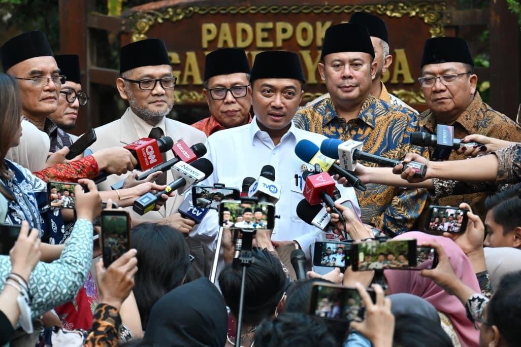Menteri Sekretaris Negara (Mensesneg) Prasetyo Hadi, yang menemani Presiden dalam pernyataan tersebut