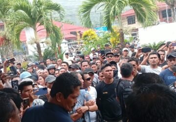 Ratusan Penambang Geruduk DPRD, Tolak PT TMS